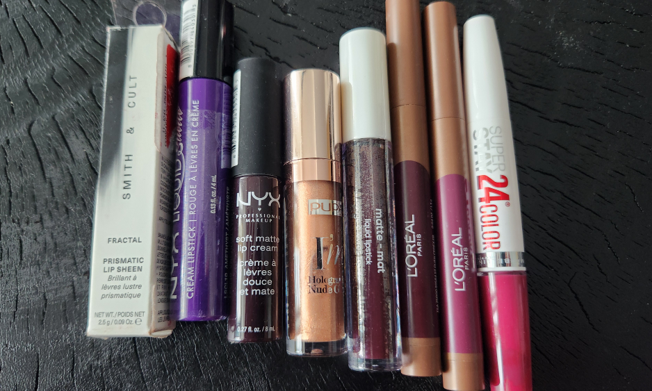 Assortment of lipgloss thumbnail