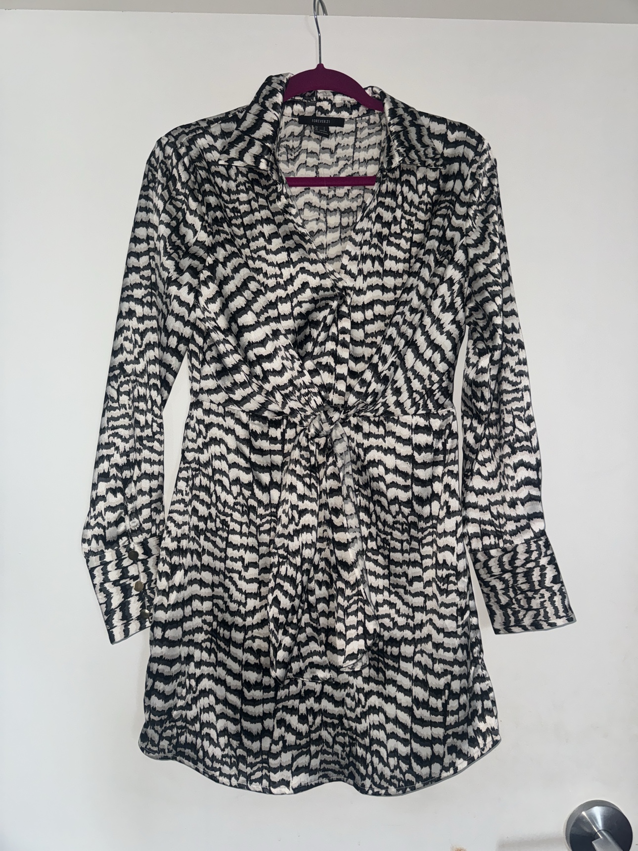 Forever 21 Black and White Tie Front Blouse #freecycle