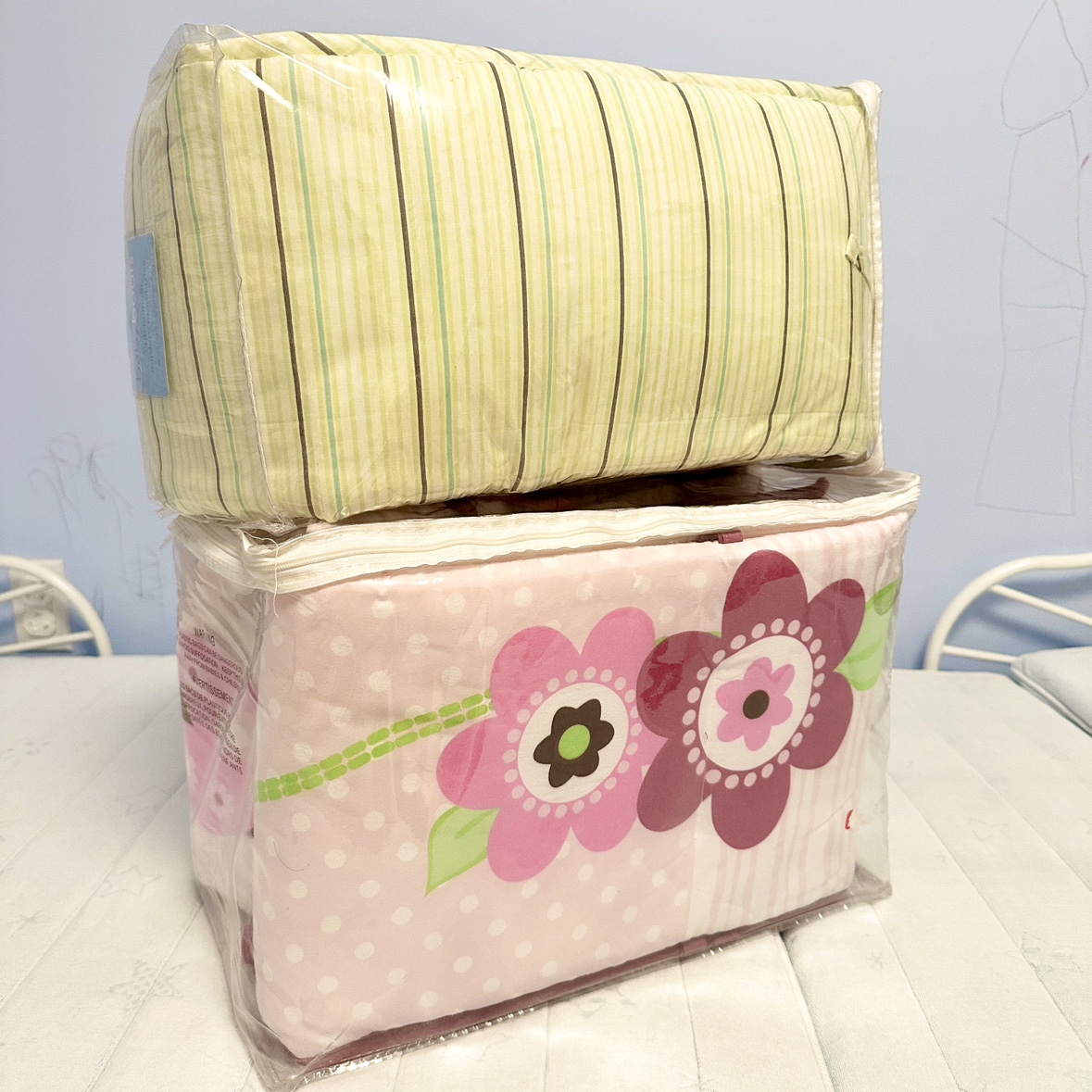 Convertible Crib, mattress + protector, crib wedge, pillows image indicator(6)