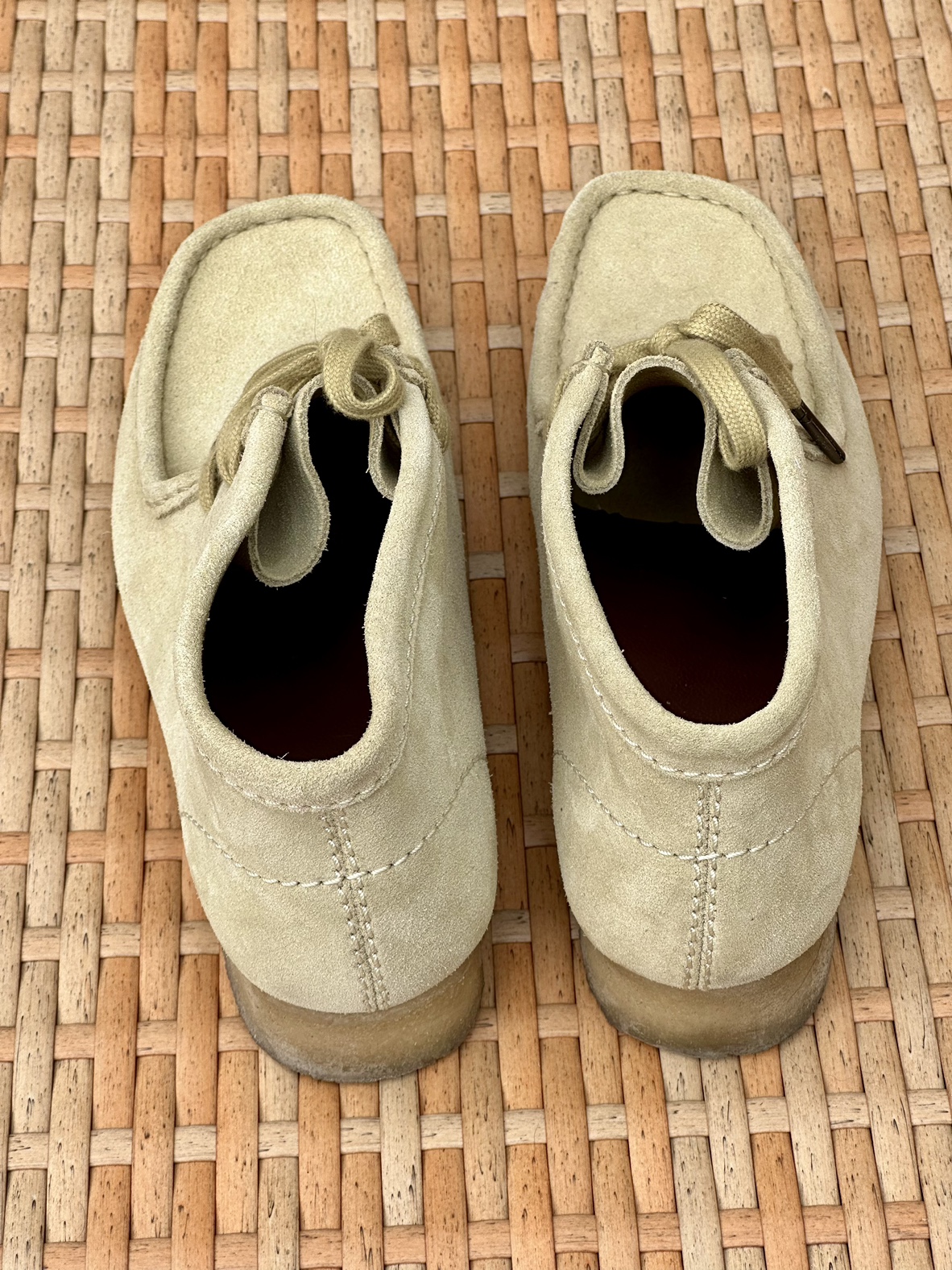 Like New! Clarks Originals Wallabees Suede Beige image indicator(2)