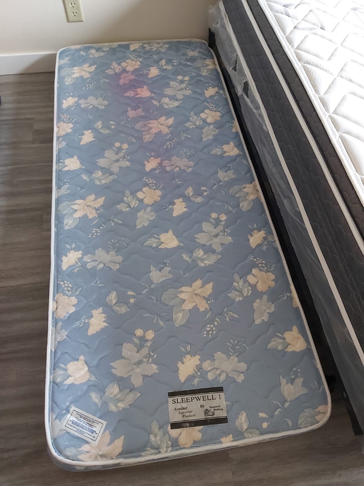 Single Bed Frame with mattress - photo 2