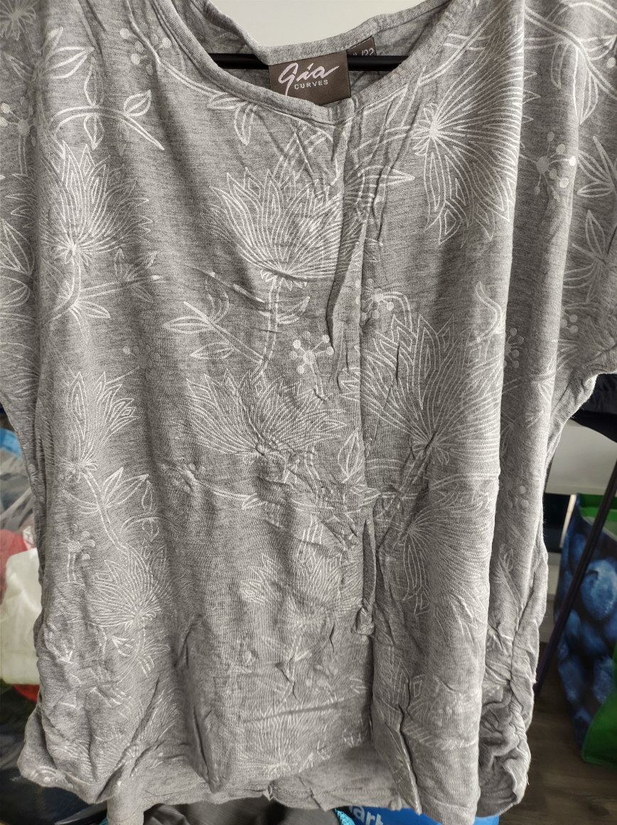 🌺 Grey Floral T-Shirt image indicator(3)