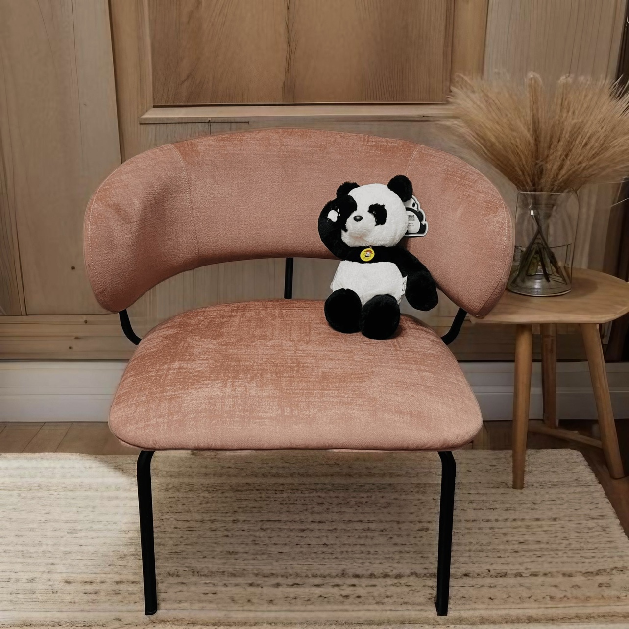 Pink Accent Chair / Lounge chair