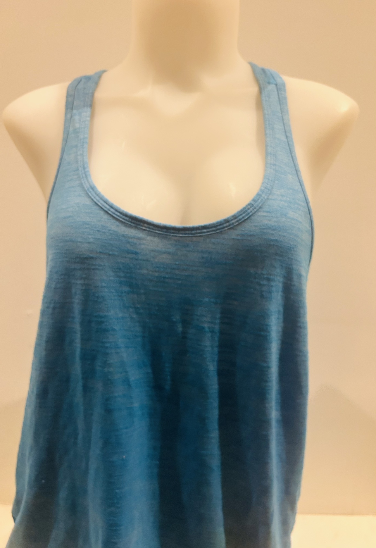 Beautiful blue LULULEMON tank top image indicator(2)