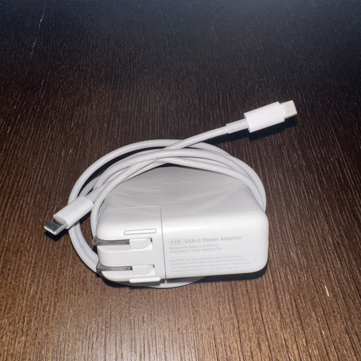 Apple MacBook 61W USB-C Power Adapter (Model A1718) - genuine