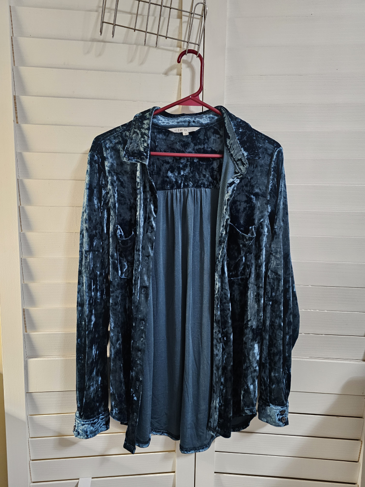 Cleo Velvet Button Down Shirt with two pockets image indicator(5)