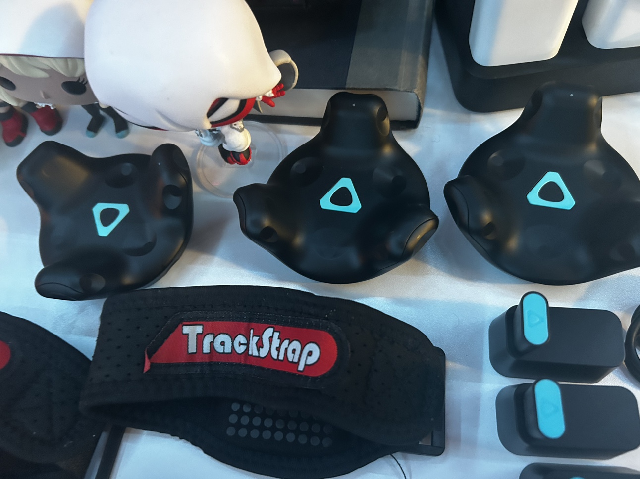 Full Body Vr Tracking Set (HTC 3 Pack Vive Trackers + Straps) - photo 4