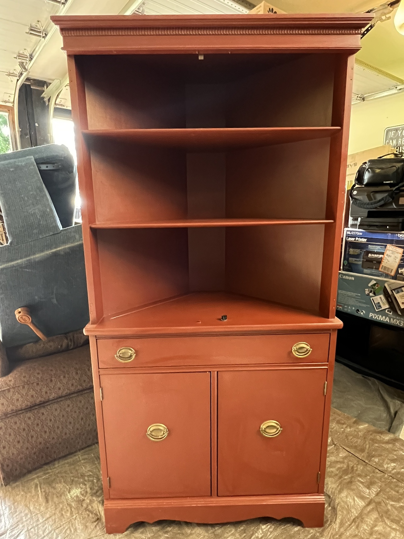 Corner cabinet