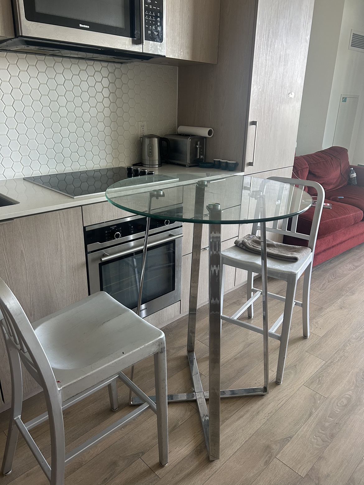 Glass table with chairs image indicator(3)