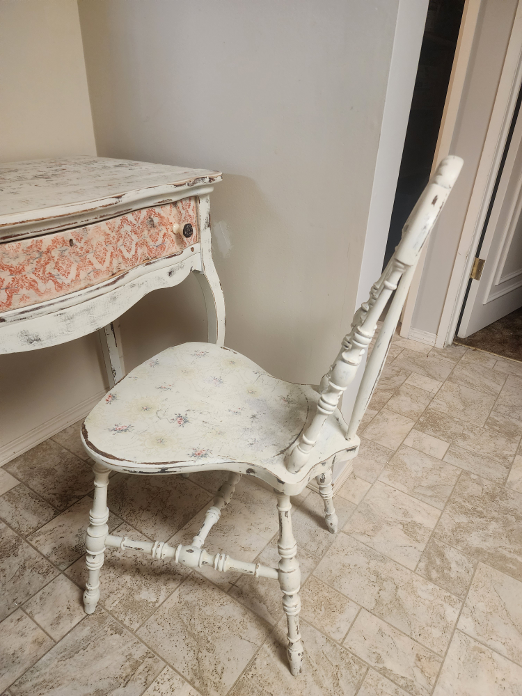 desk and chair - photo 2