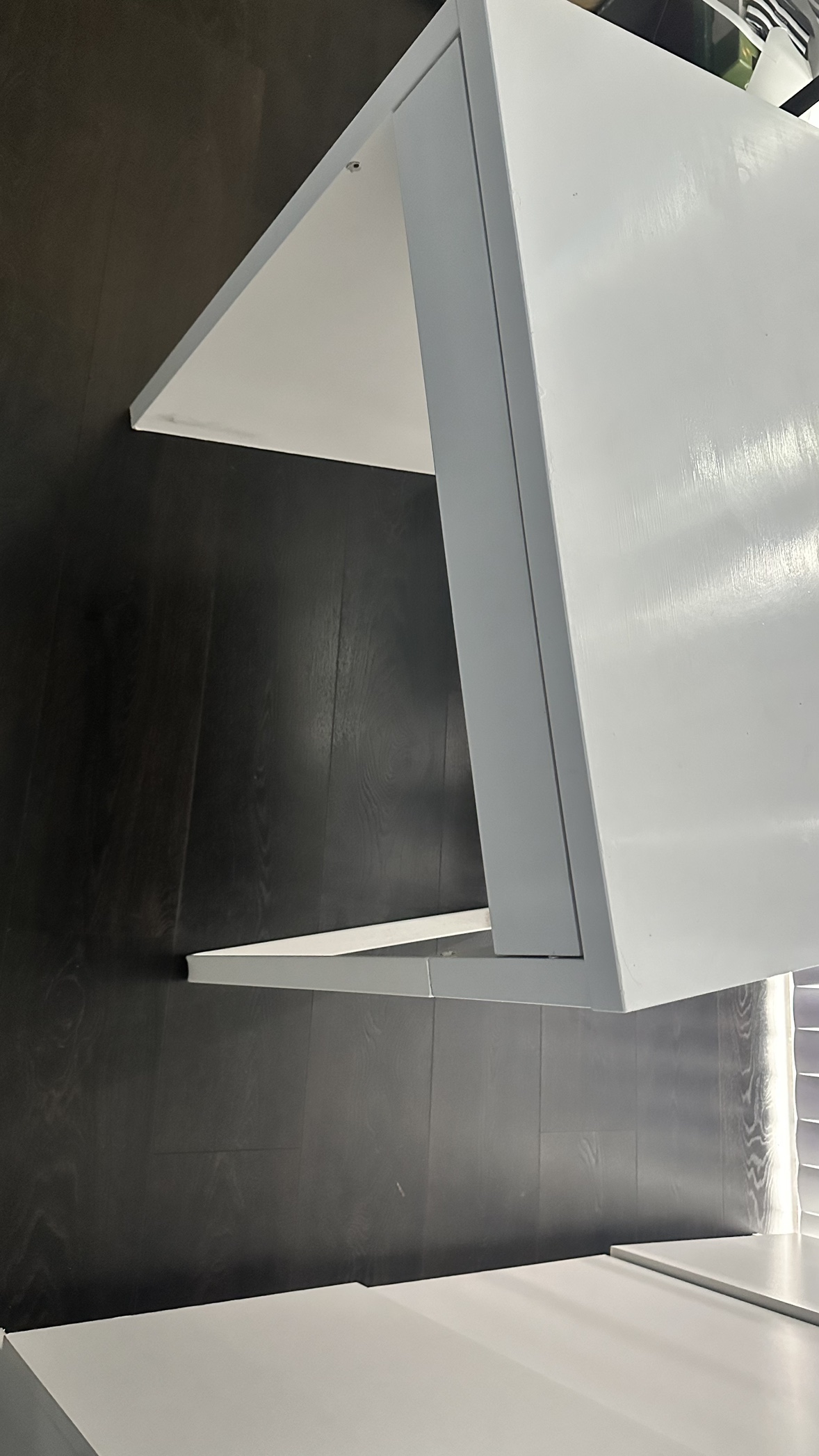 Desk - photo 2