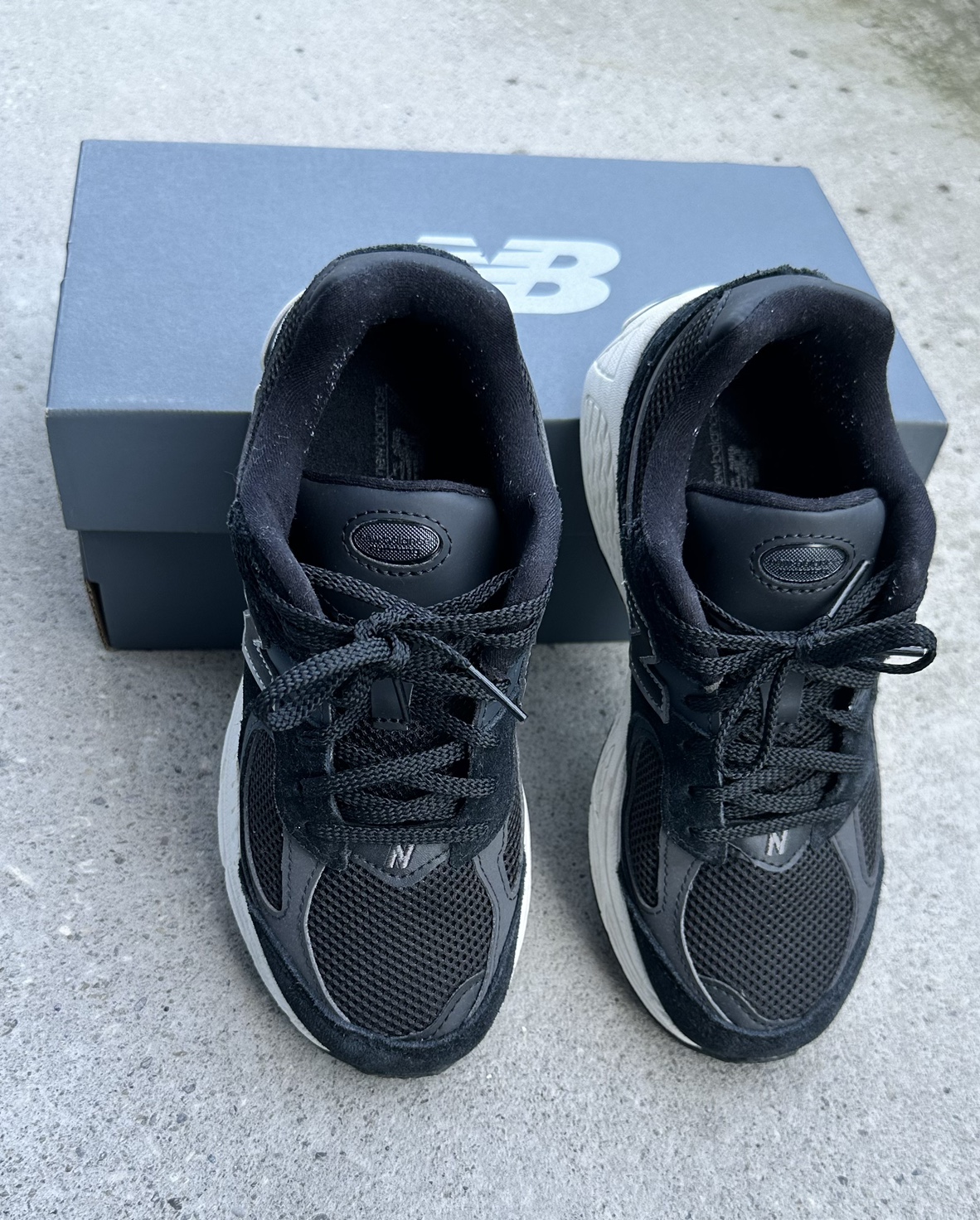 New Balance 2002 R Black image indicator(2)
