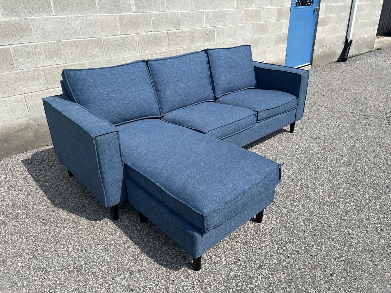 FREE DELIVERY• BLUE SECTIONAL COUCH / SOFA w/ REVERSIBLE CHAISE - photo 3