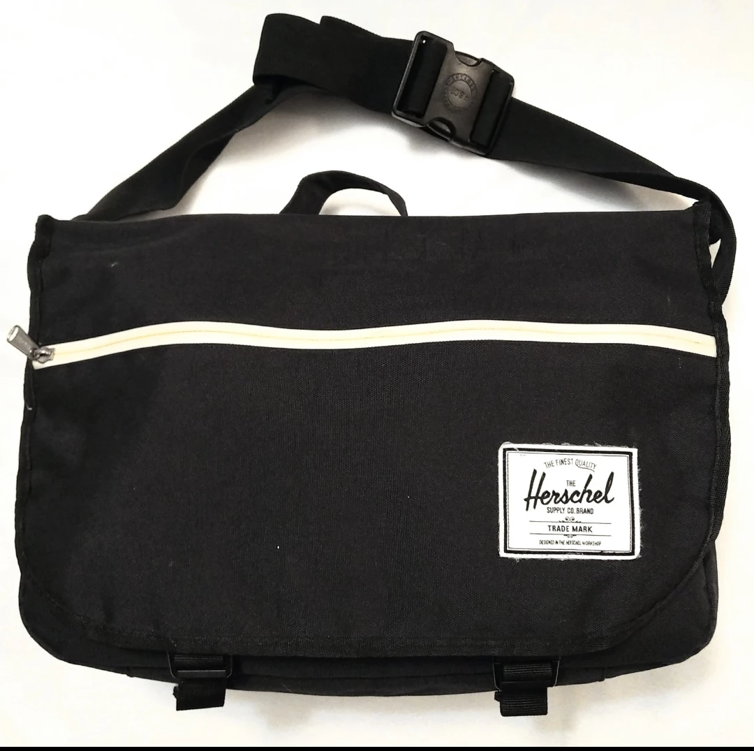 Herschel Supply Co. Messenger Bag