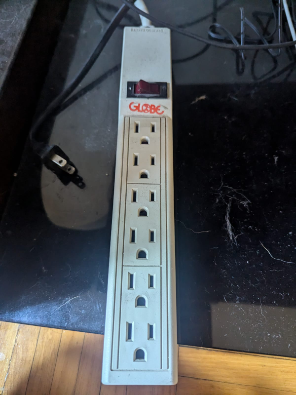 Globe 6 Outlet Power Barx2 thumbnail