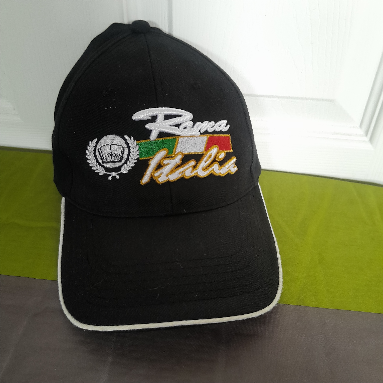 Italia crested hat image indicator(2)