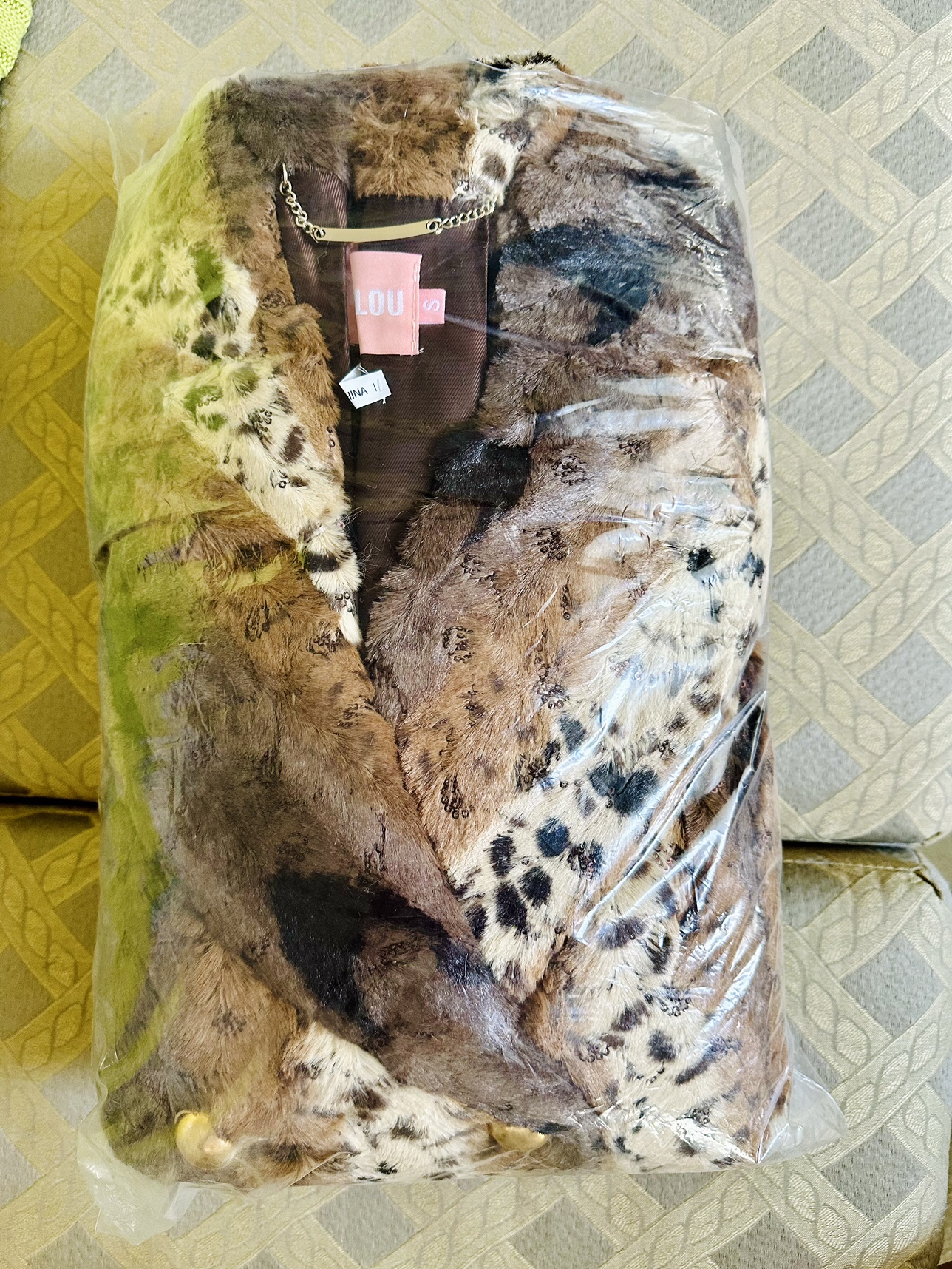 Fuzzy woman’s long Winter Faux Fur Coat image indicator(5)