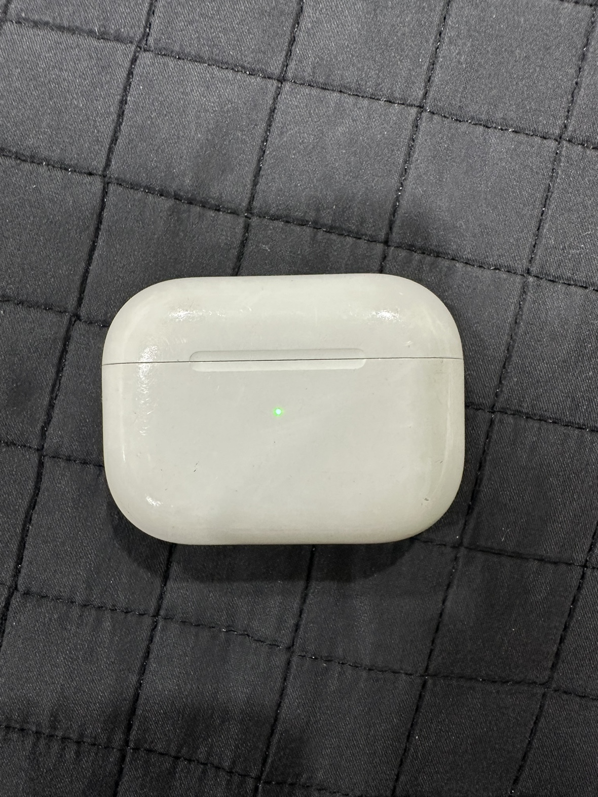 Used AirPod Pros with Wireless Charging Case image indicator(6)
