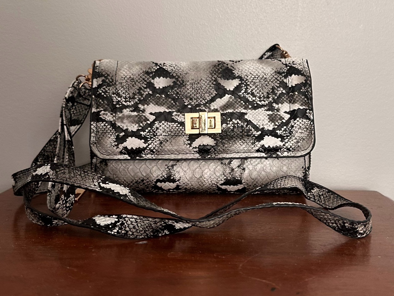 Black and White Snake Skin Crossbody Purse thumbnail