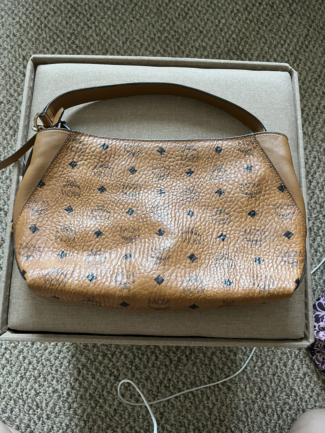 MCM Patricia Medium Bag image indicator(2)