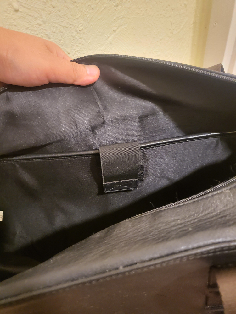 Kangol leather weekender image indicator(2)