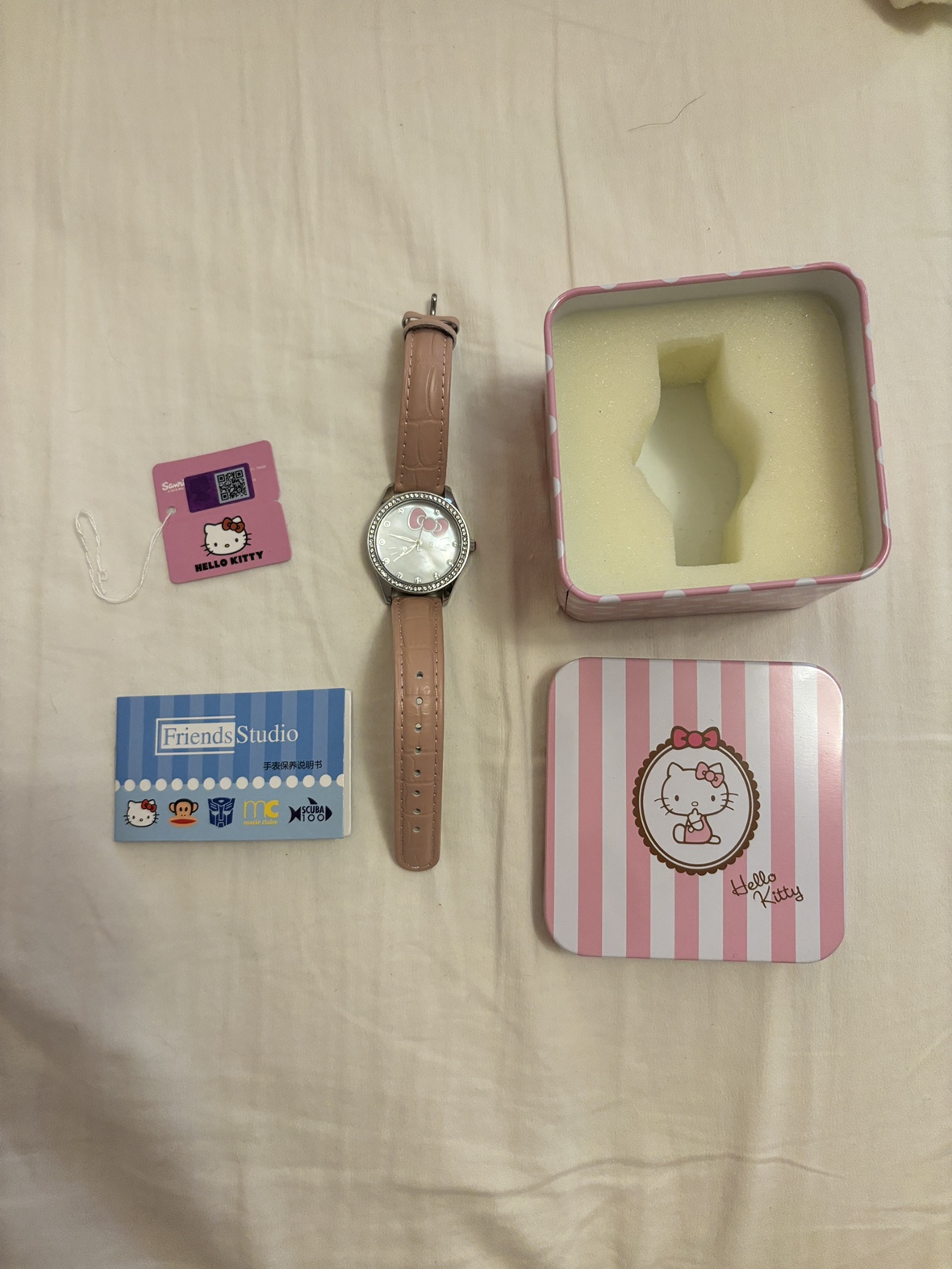 Genuine leather authentic Hello Kitty Watch image indicator(2)