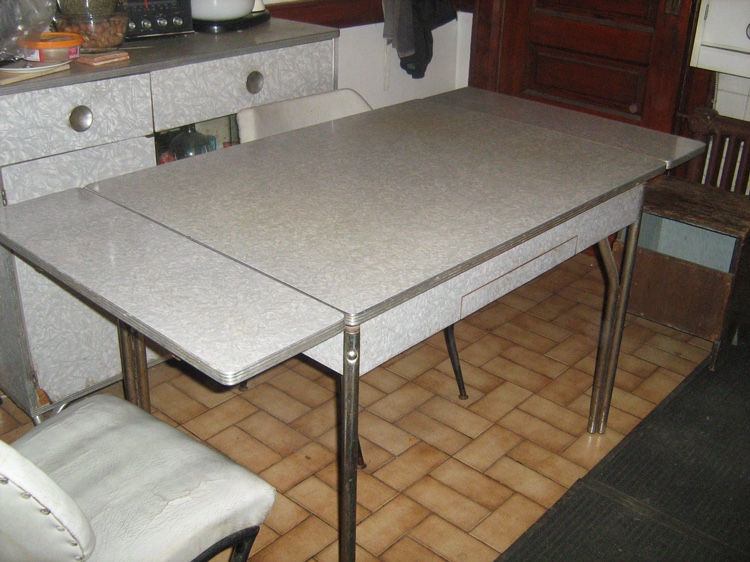 1950’s kitchen set- 4 matching white chairs and Formica table - photo 4