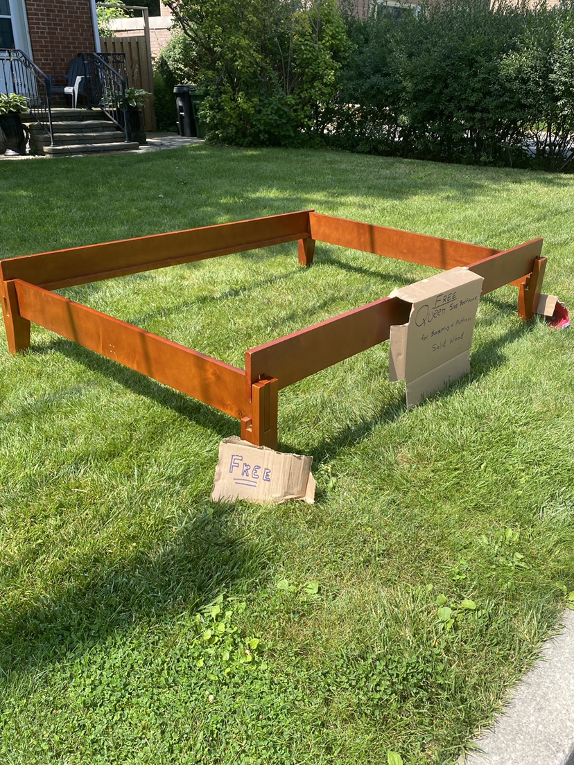 Bed frame Queen size thumbnail