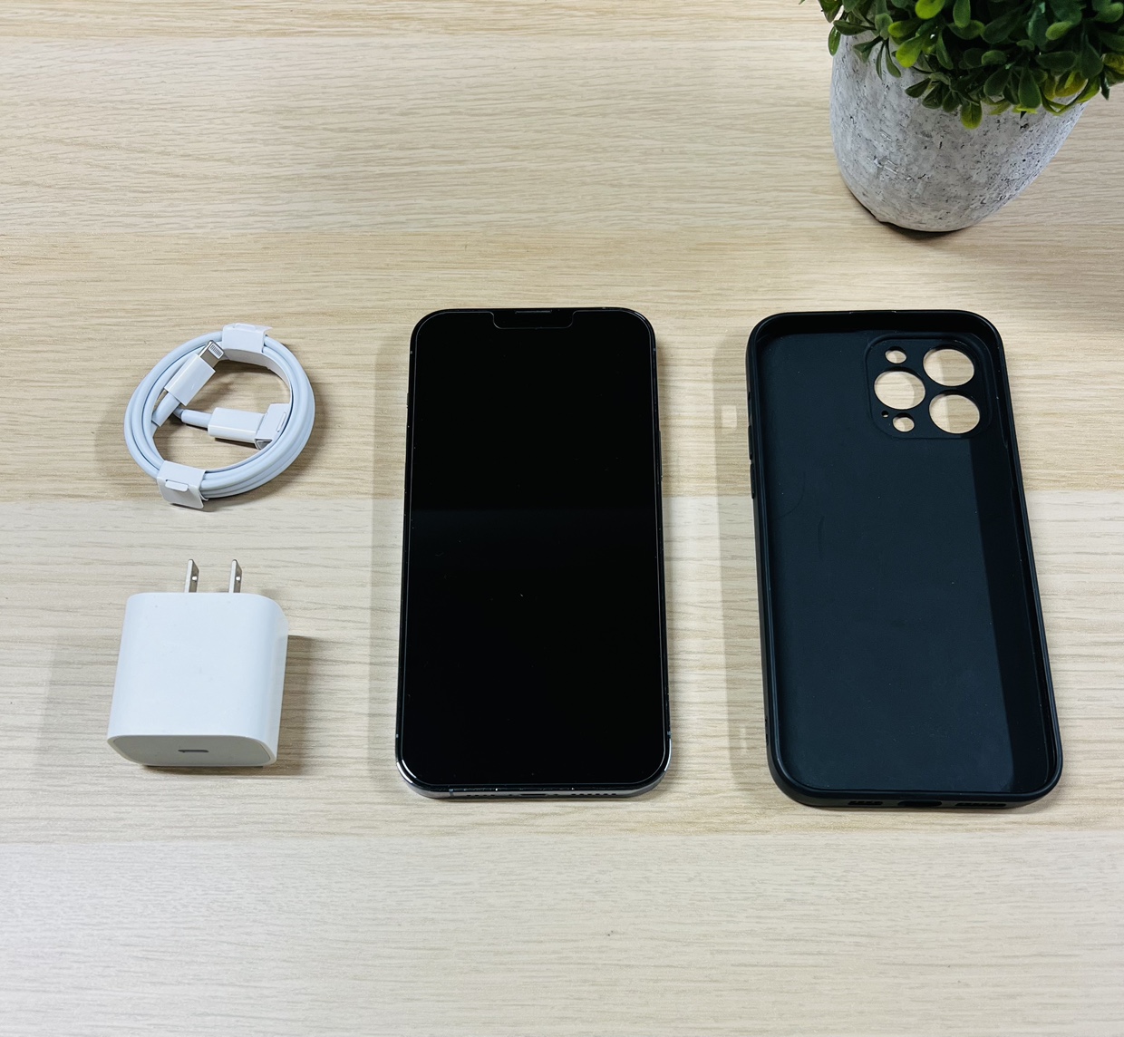 Apple iPhone 13 Pro Max - 256GB ( UNLOCKED ) Mint Condition thumbnail