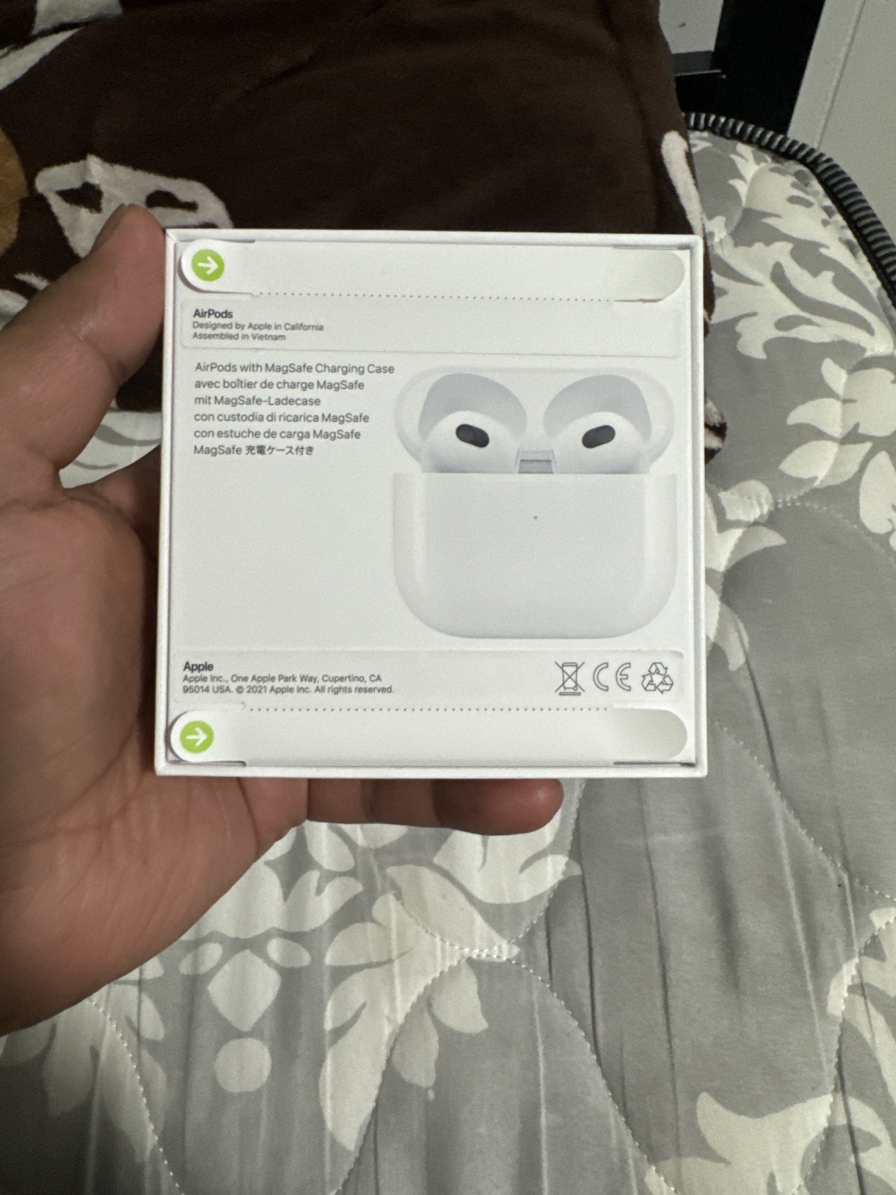 SEALED Apple AirPods 3 with MagSafe Charging Case - photo 2