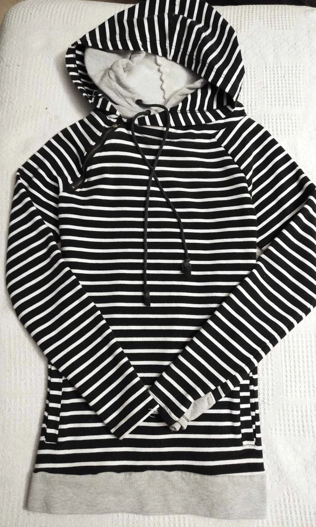Women's Size Small Hoodies - photo 2