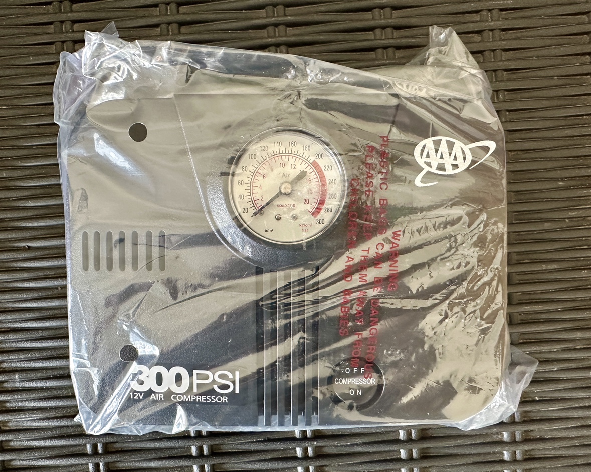 AAA 12V 300PSI Air Compressor - photo 2