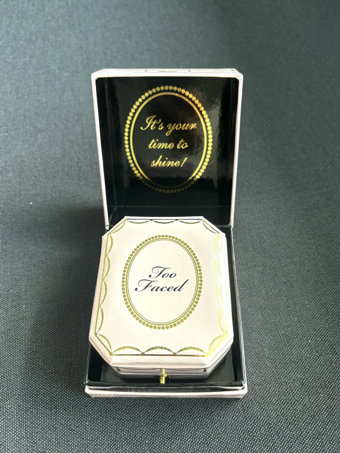 Too Faced Diamond Fire Highlighter Makeup image indicator(3)