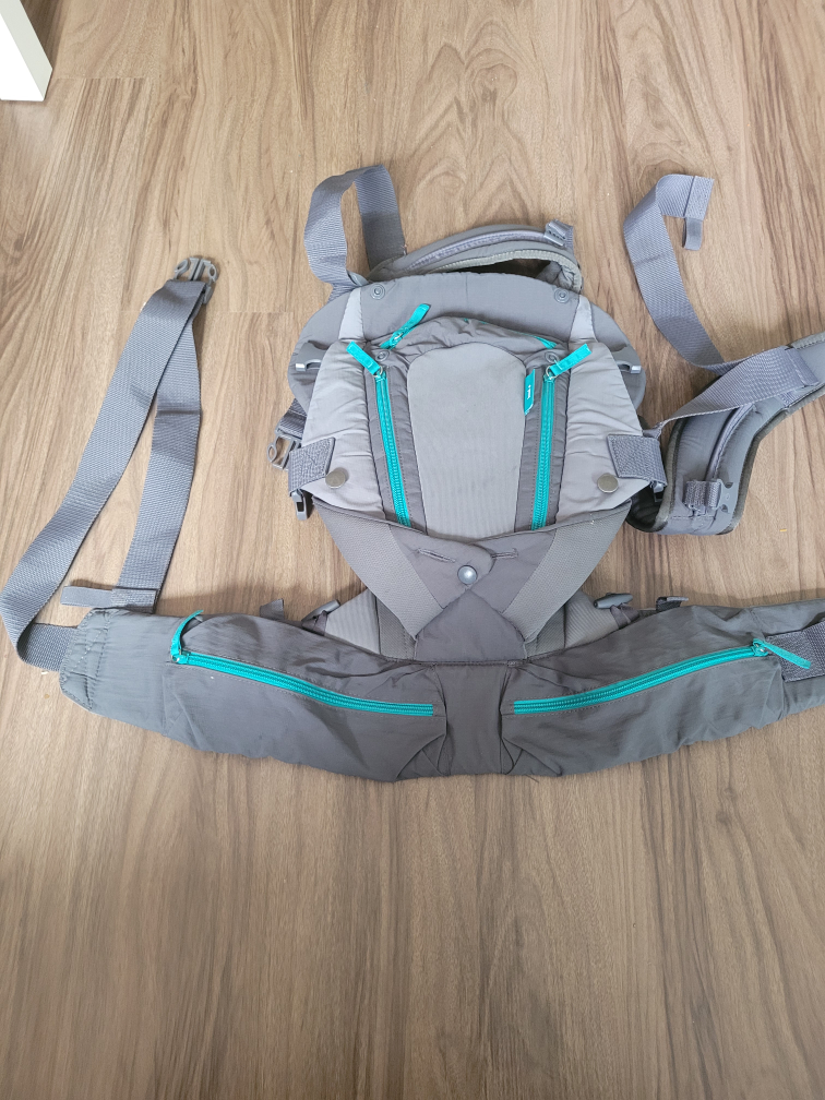 Infantino Carry On Multi-Pocket Carrier