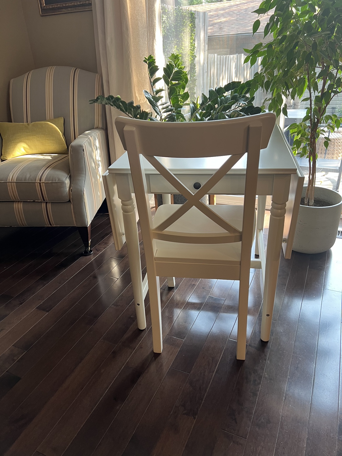 Cute Table/Desk with Chair