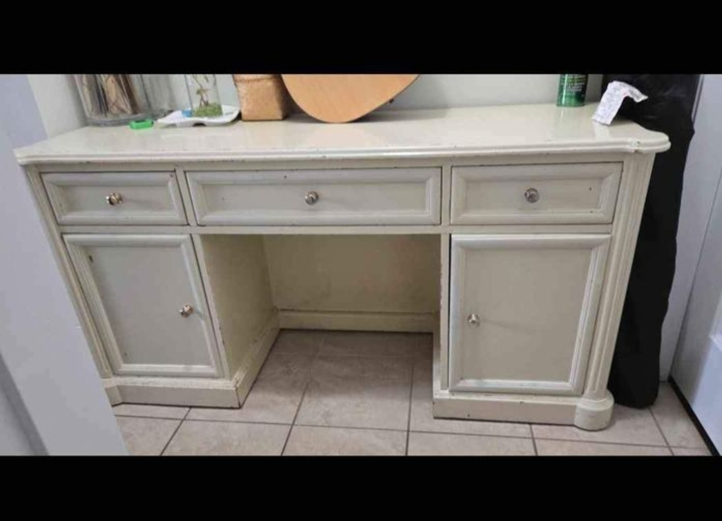 Moving out! Free drawer