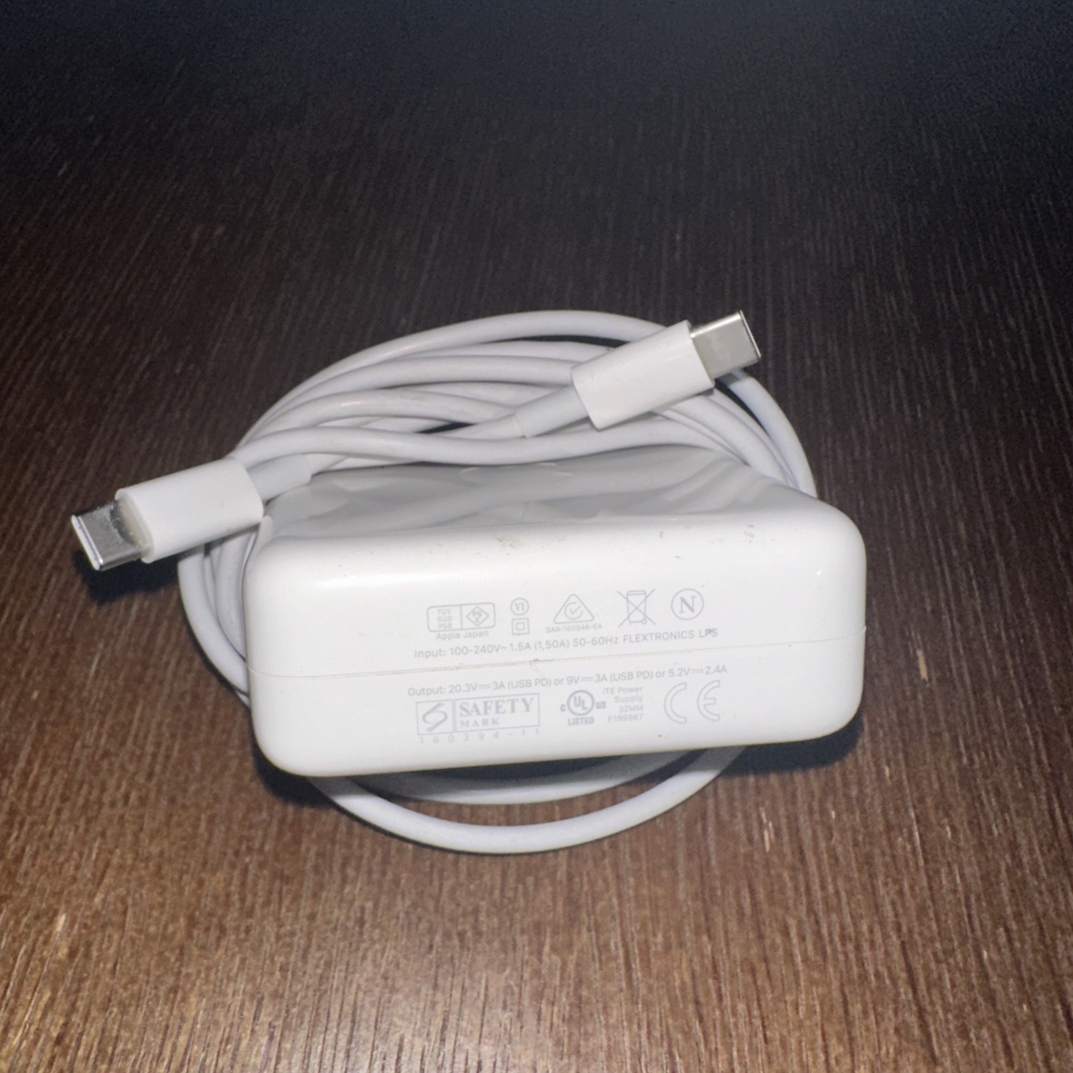 Apple MacBook 61W USB-C Power Adapter (Model A1718) - genuine - photo 3