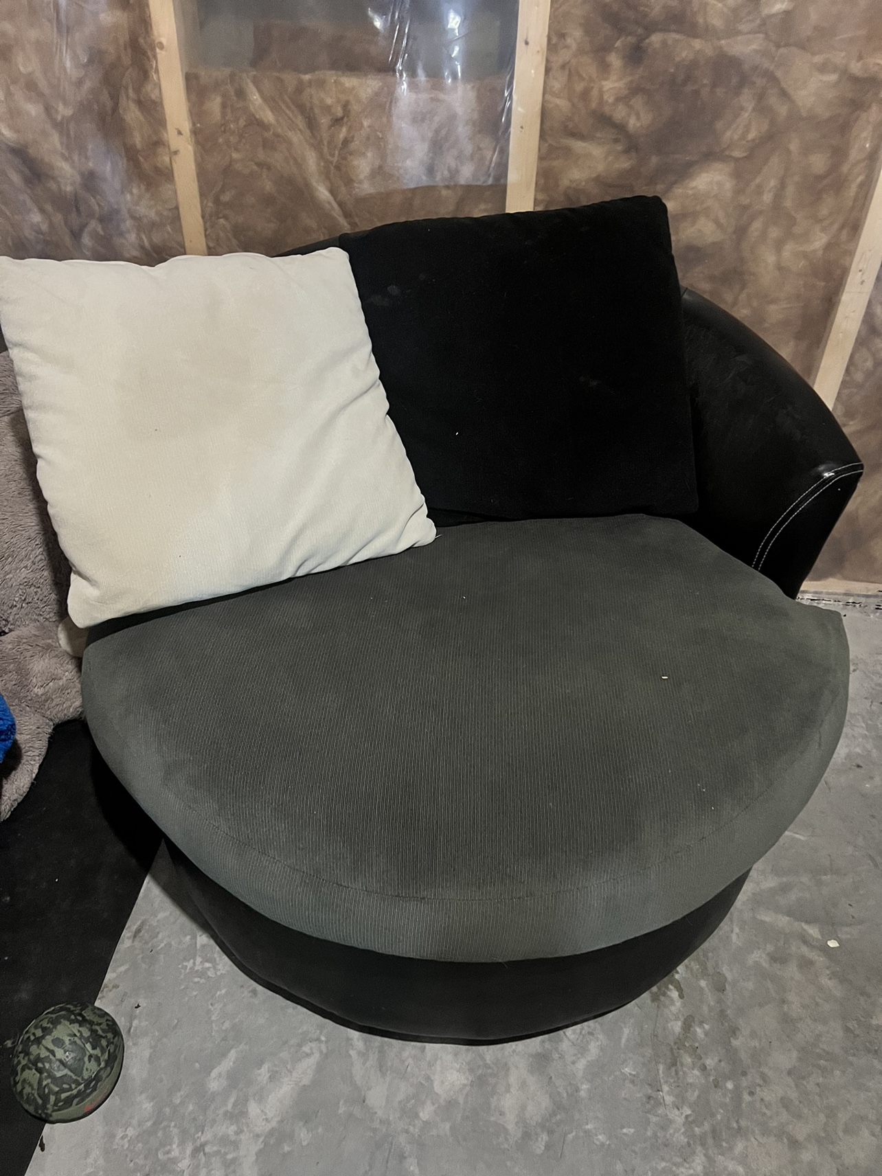 Swivelling Armchair