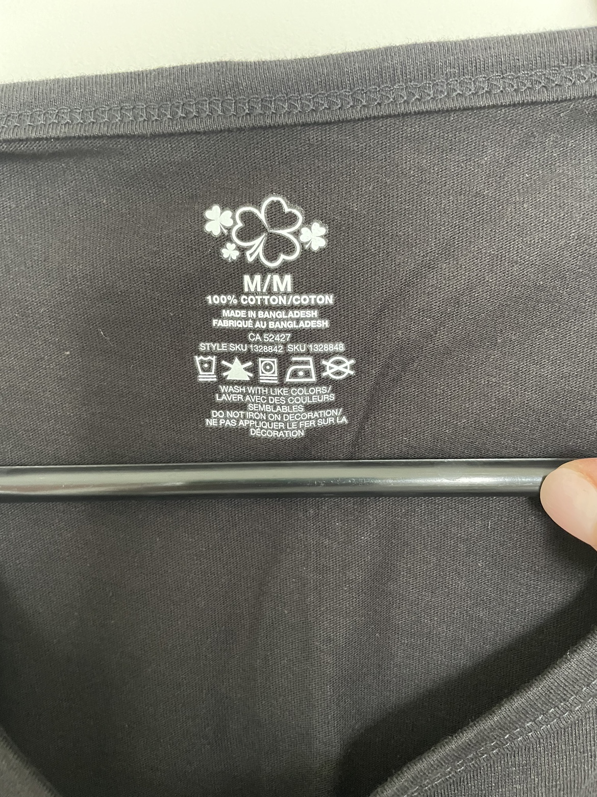 Never worn- Black & Green Clover Heart T-Shirt image indicator(4)