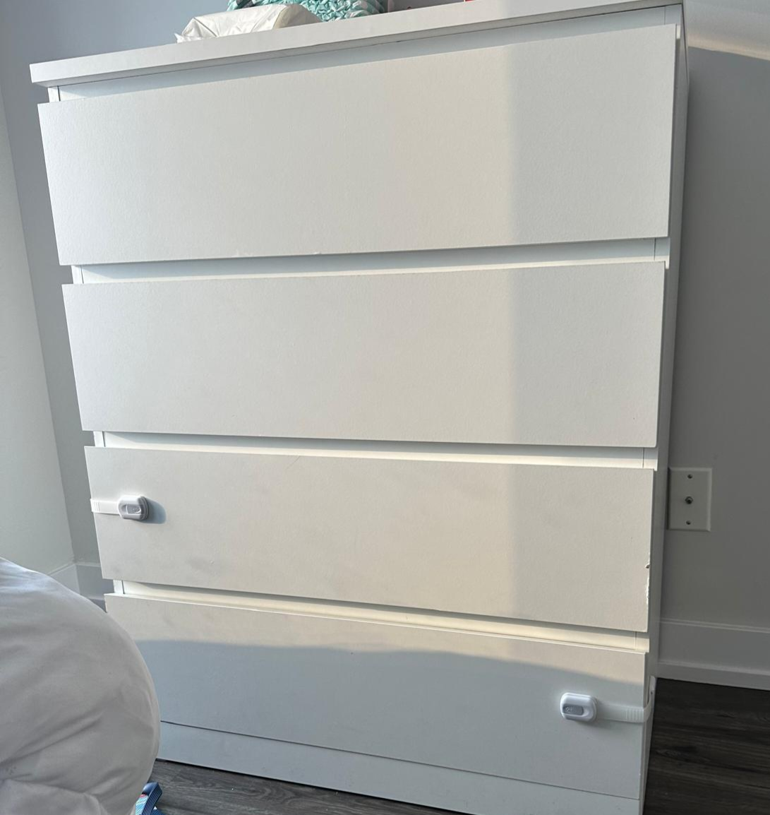 White 4-Drawer Dresser