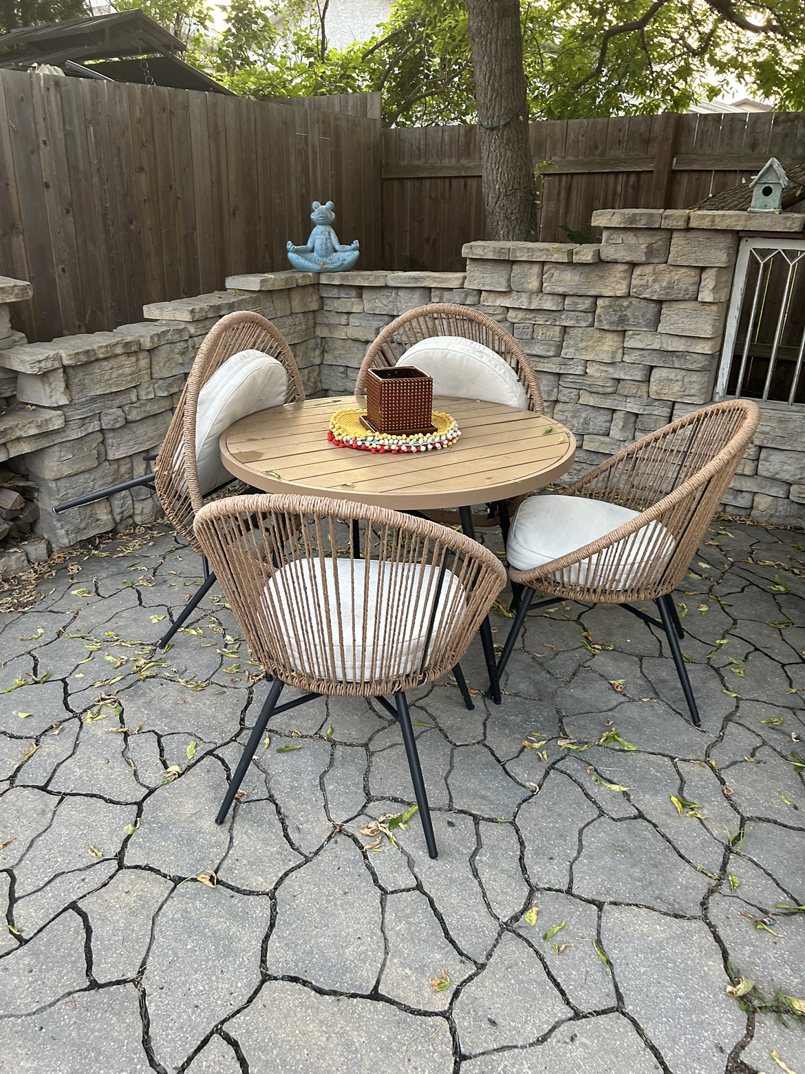 Outdoor table and chairs with cushions - photo 2