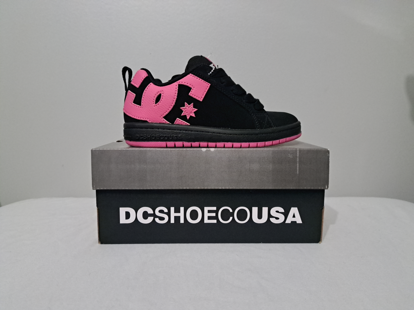 DC Shoes Kids Brand New Sz 2 Youth Girls