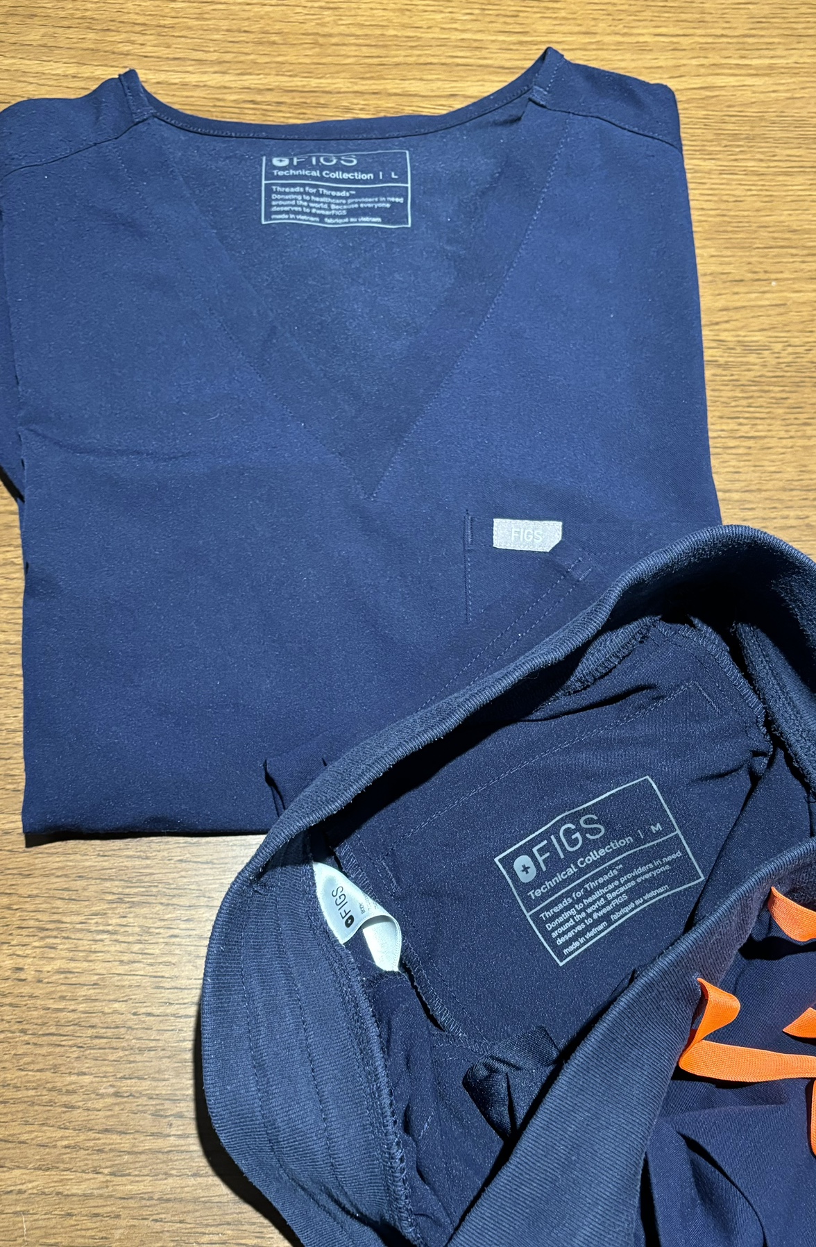 Women’s FIGS Top and Pants Scrubs thumbnail