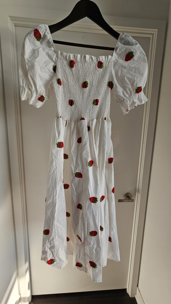 Short Sleeve White Strawberry Dress size small - photo 2