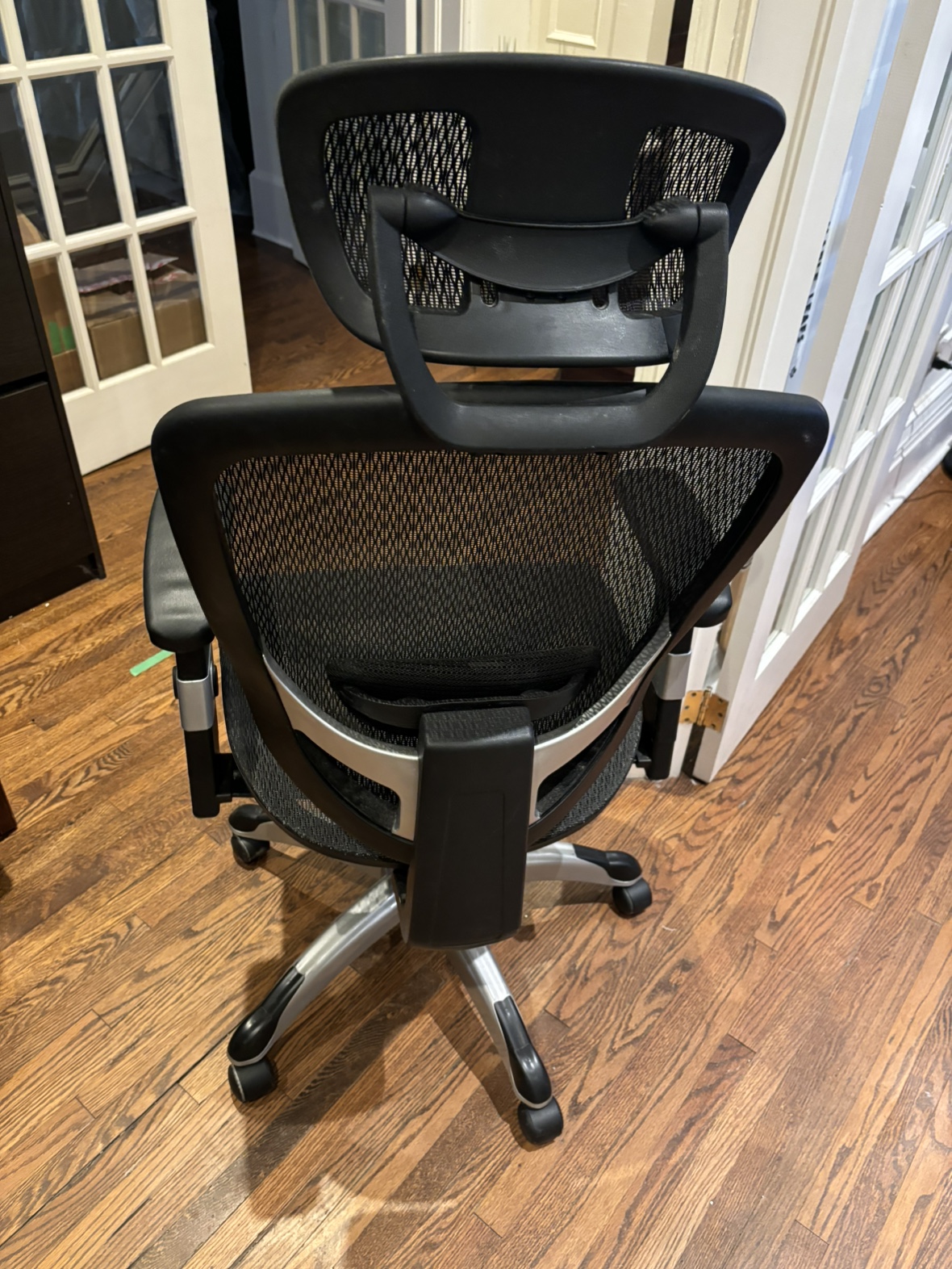 Staples Mesh Office Chair - ergonomic Hyken with head rest - photo 4