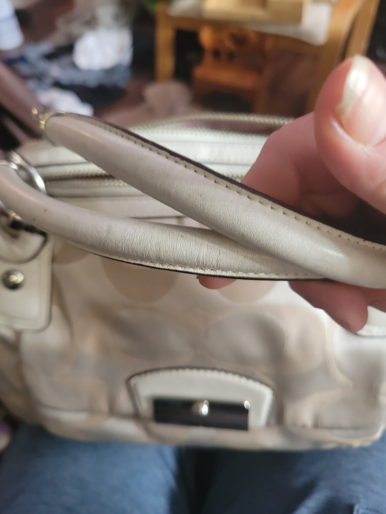 Coach Signature Handbag image indicator(5)