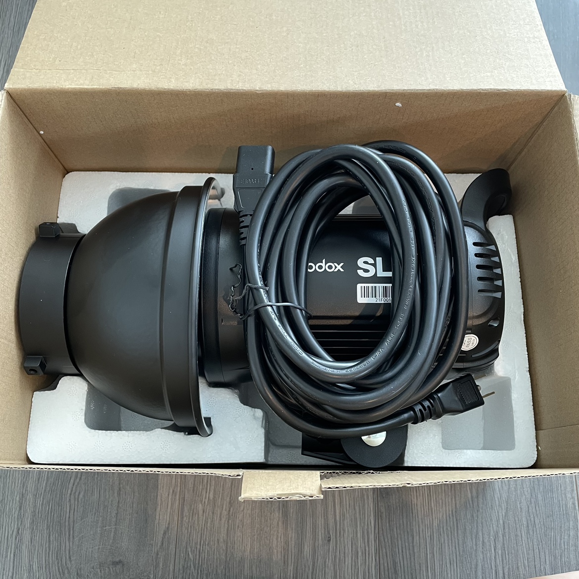 Godox SL60W Video Light + Soft Box + Stand image indicator(3)