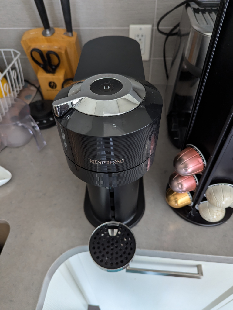 Nespresso Vertuo Next + Pod Holder + 30 Pods - photo 2