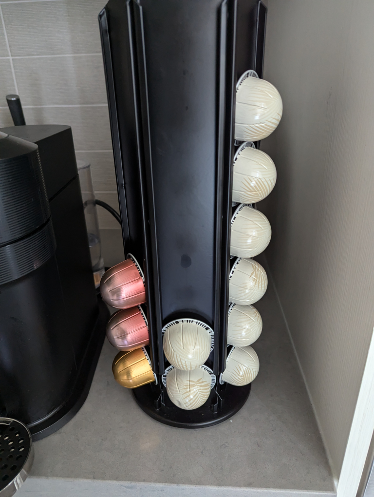 Nespresso Vertuo Next + Pod Holder + 30 Pods - photo 4