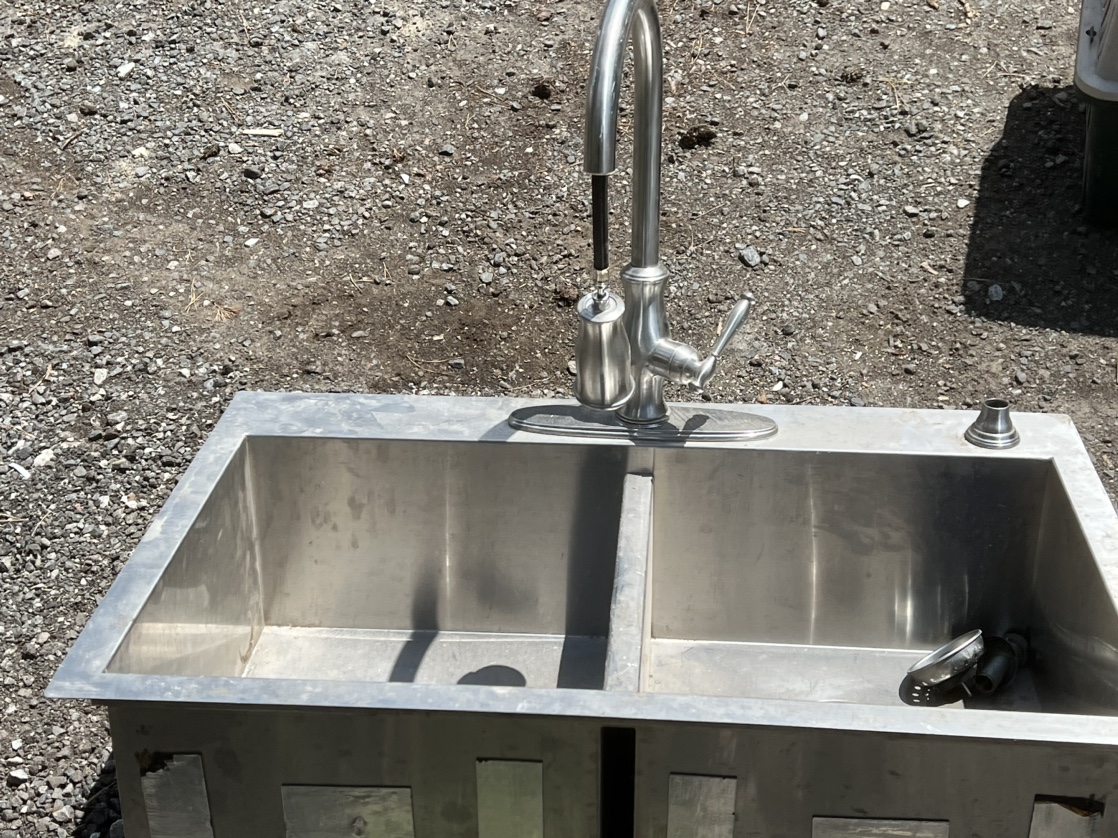Double Sink with Faucet